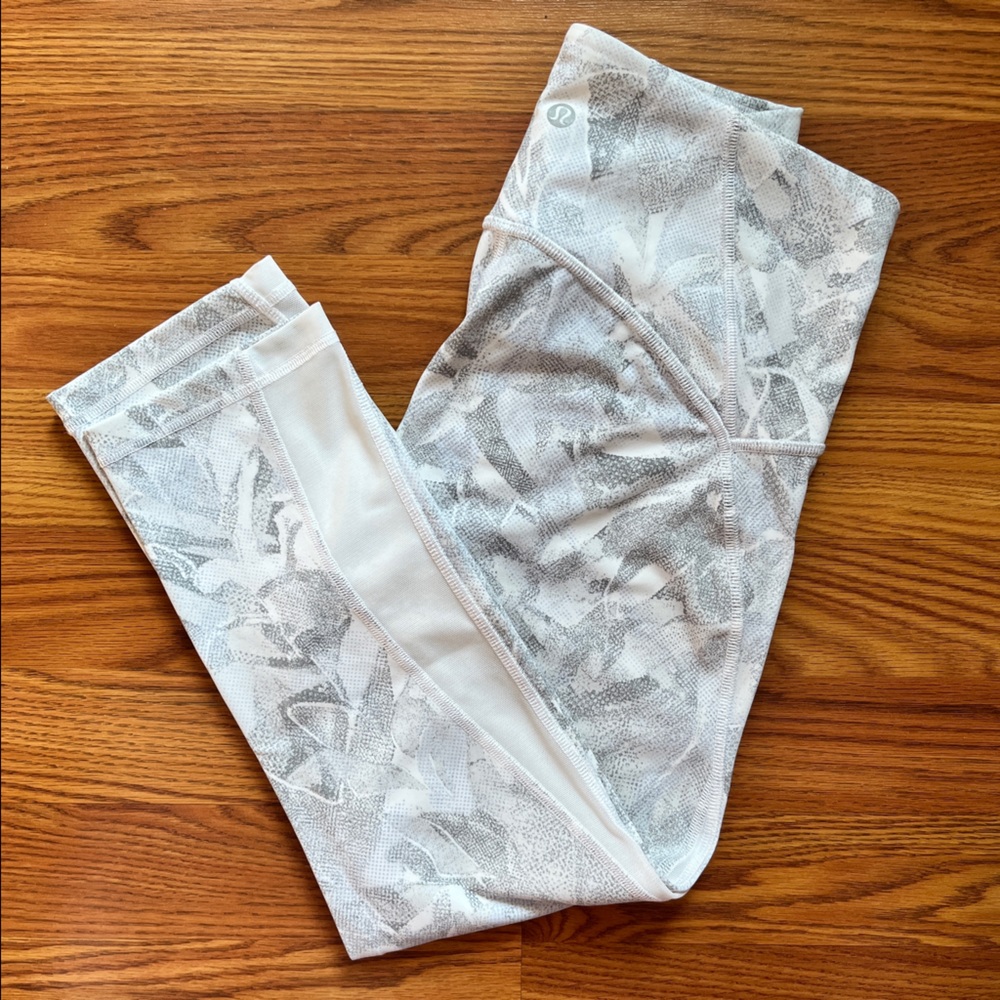 lululemon Women's Speed Up Tight Capri Length White Size 6